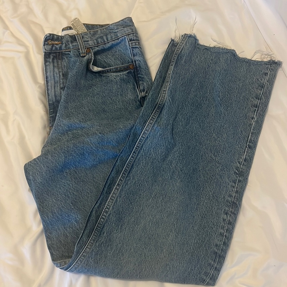 Zara High Waited wide leg jeans. Size 6. Medium wash.